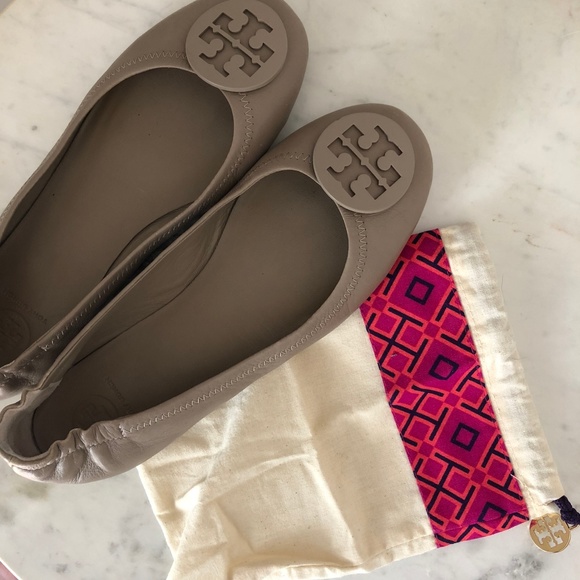 Tory Burch Shoes - TORY BURCH TRAVEL FLAT - FRENCH GRAY